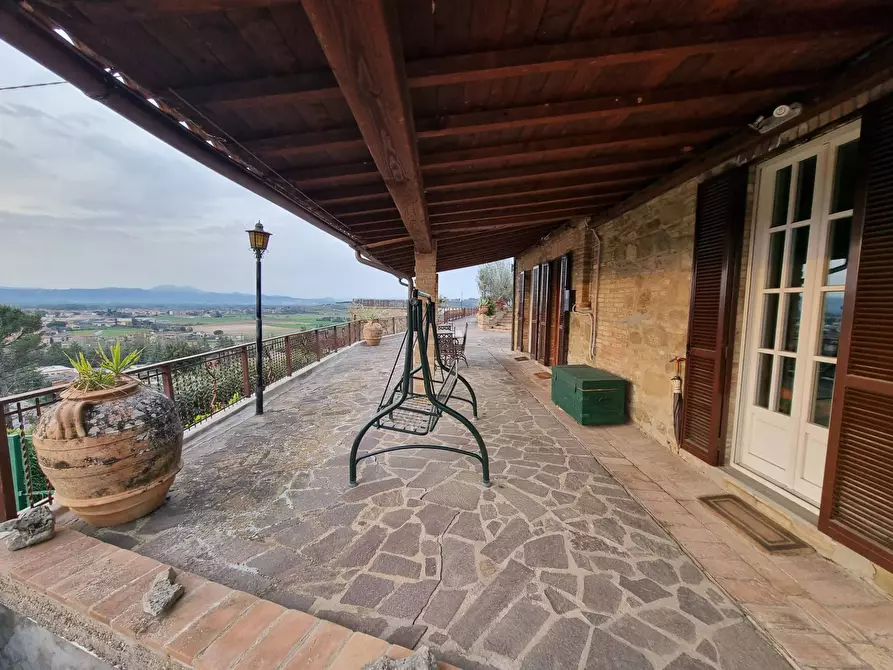Immagine 5 di Villa in vendita  a Torgiano