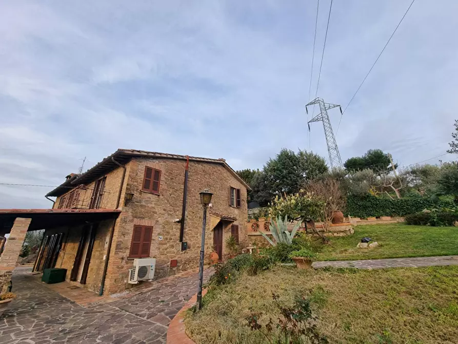 Immagine 8 di Villa in vendita  a Torgiano