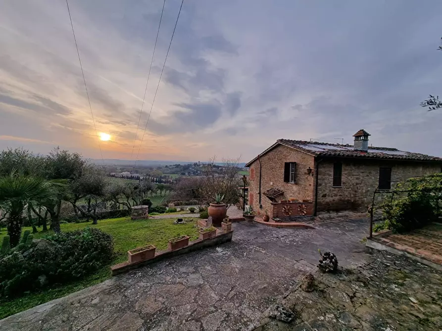 Immagine 1 di Villa in vendita  a Torgiano