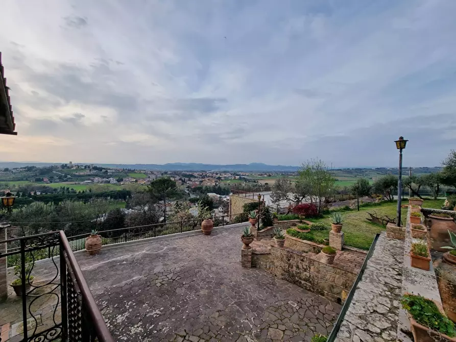 Immagine 14 di Villa in vendita  a Torgiano