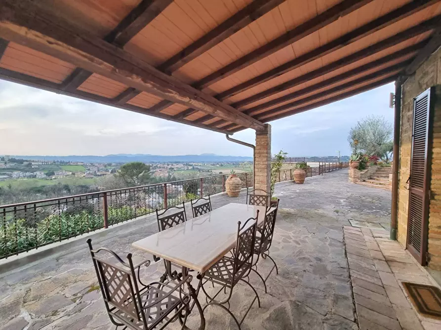 Immagine 15 di Villa in vendita  a Torgiano