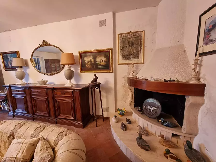 Immagine 18 di Villa in vendita  a Torgiano