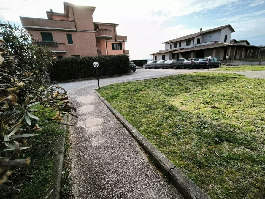 Immagine 10 di Appartamento in vendita  a Deruta