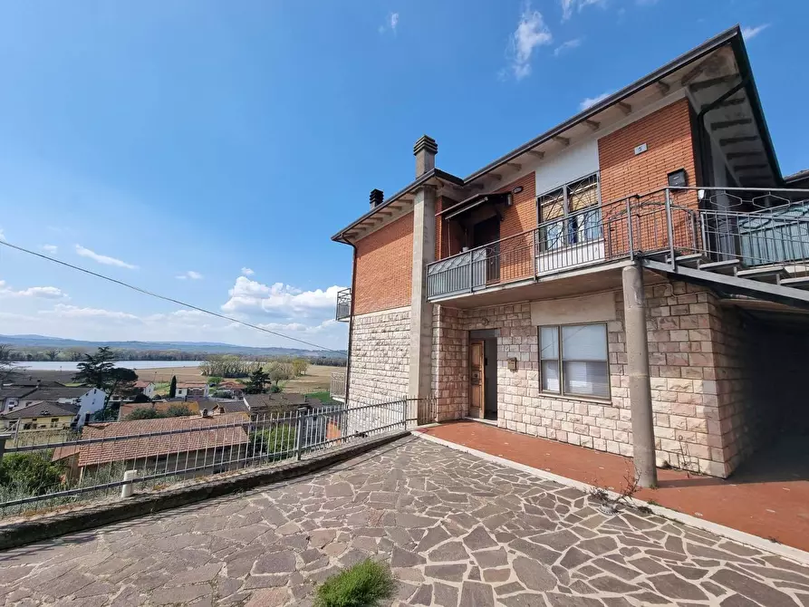 Immagine 2 di Appartamento in vendita  a Deruta