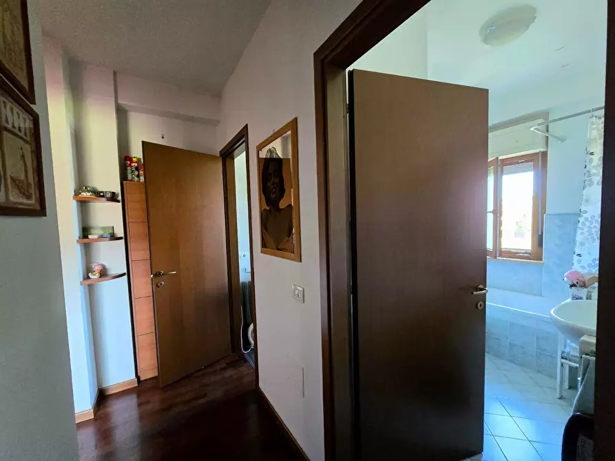 Immagine 15 di Appartamento in vendita  a Torgiano