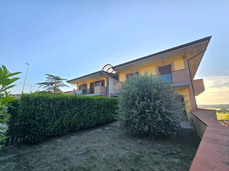 Immagine 1 di Appartamento in vendita  in Via Dei Mille 16 BIS a Deruta