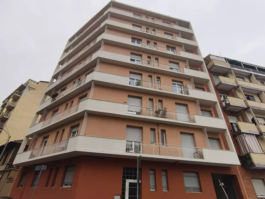 Immagine 2 di Palazzo in vendita  in Via Assisi 17 a Torino