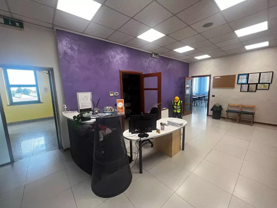 Immagine 1 di Locale commerciale in vendita  in Corso Primo Levi 23 a Rivoli