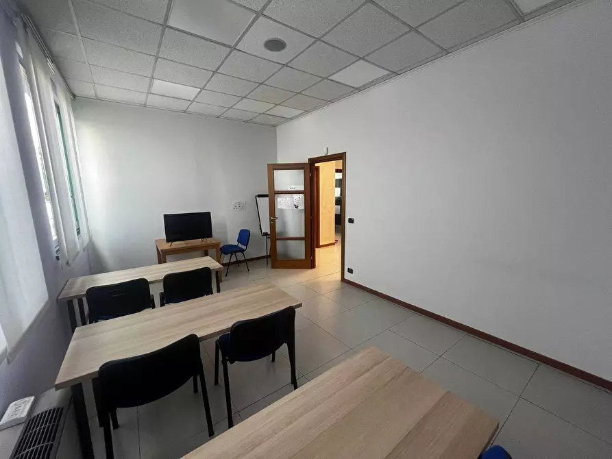 Immagine 7 di Locale commerciale in vendita  in Corso Primo Levi 23 a Rivoli