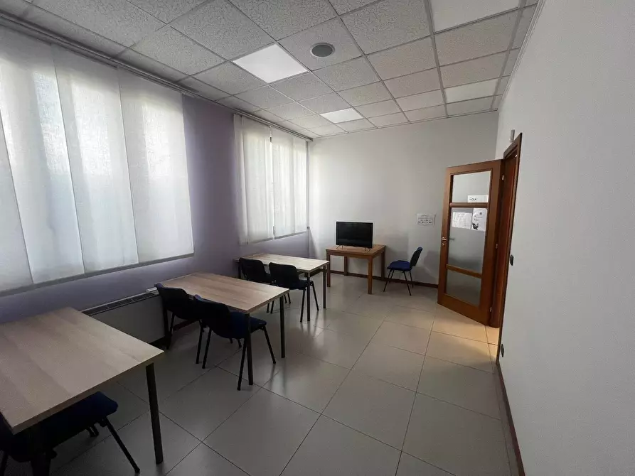 Immagine 9 di Locale commerciale in vendita  in Corso Primo Levi 23 a Rivoli