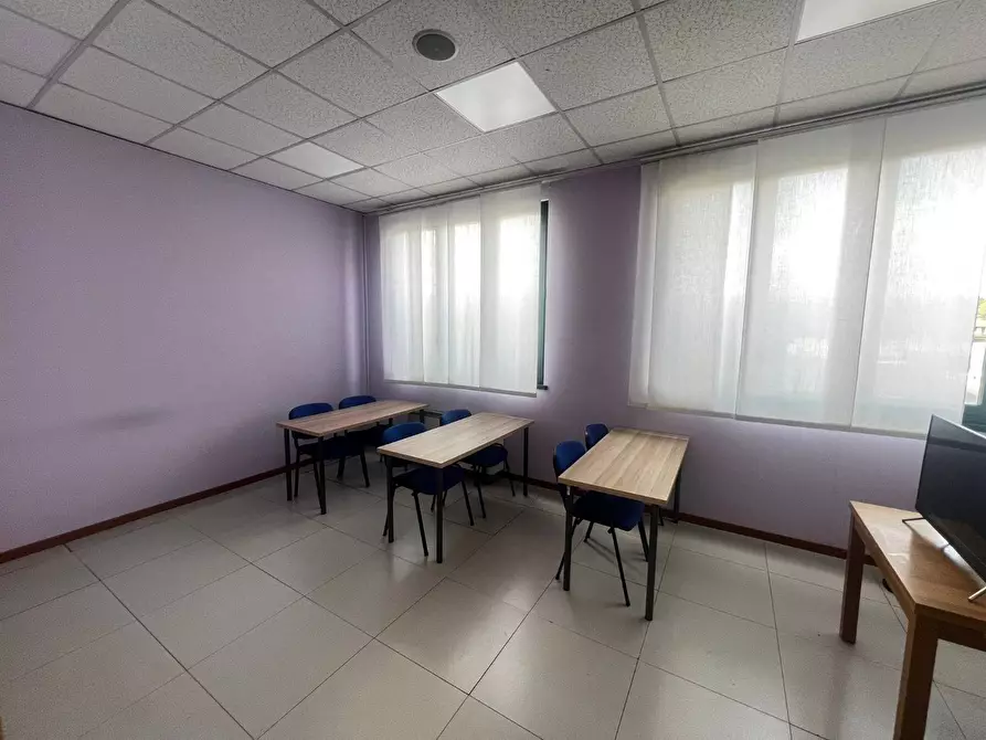 Immagine 12 di Locale commerciale in vendita  in Corso Primo Levi 23 a Rivoli