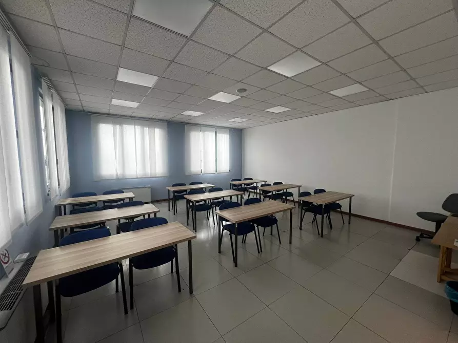 Immagine 20 di Locale commerciale in vendita  in Corso Primo Levi 23 a Rivoli