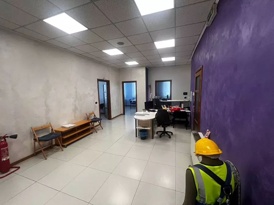 Immagine 23 di Locale commerciale in vendita  in Corso Primo Levi 23 a Rivoli