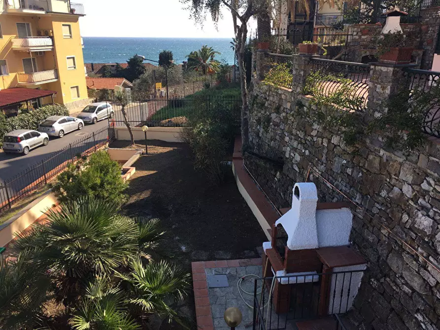 Immagine 2 di Casa indipendente in vendita  in Via  Sant'Elmo 10 a Diano Marina