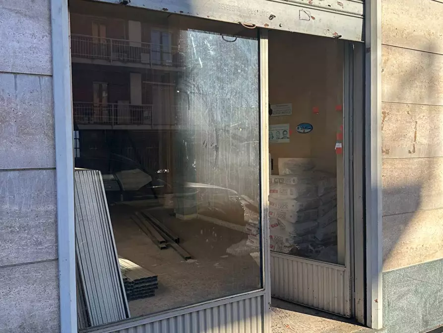 Immagine 2 di Locale commerciale in vendita  in Via Pietro Cossa 115 a Torino