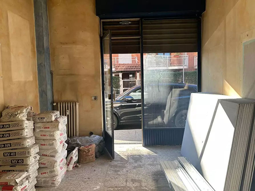 Immagine 5 di Locale commerciale in vendita  in Via Pietro Cossa 115 a Torino