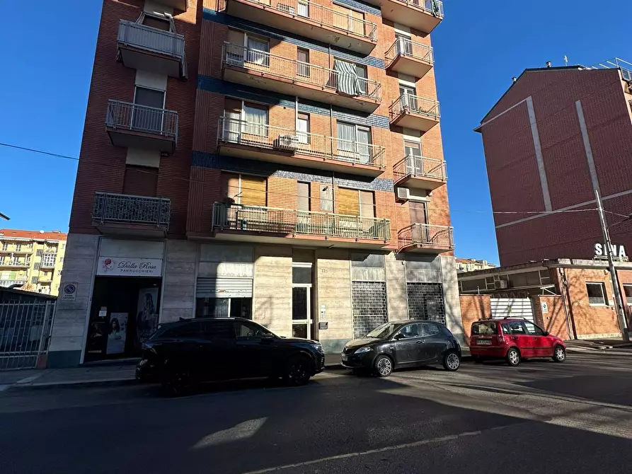 Immagine 8 di Locale commerciale in vendita  in Via Pietro Cossa 115 a Torino