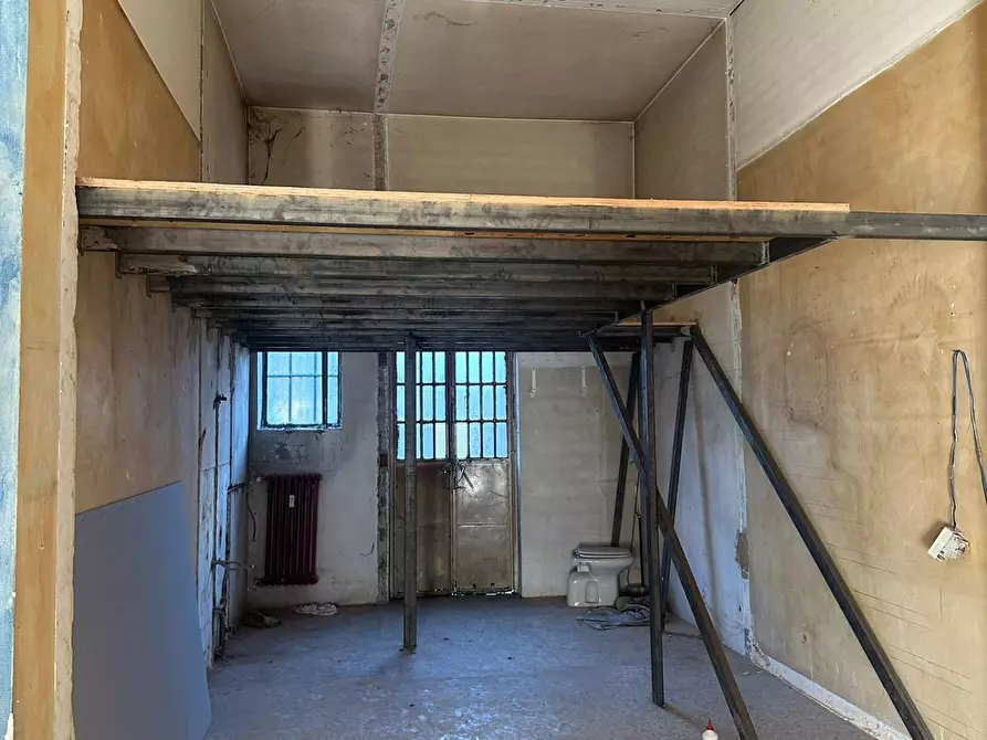 Immagine 13 di Locale commerciale in vendita  in Via Pietro Cossa 115 a Torino