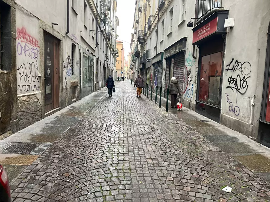 Immagine 12 di Locale commerciale in vendita  in Via Santa Chiara a Torino