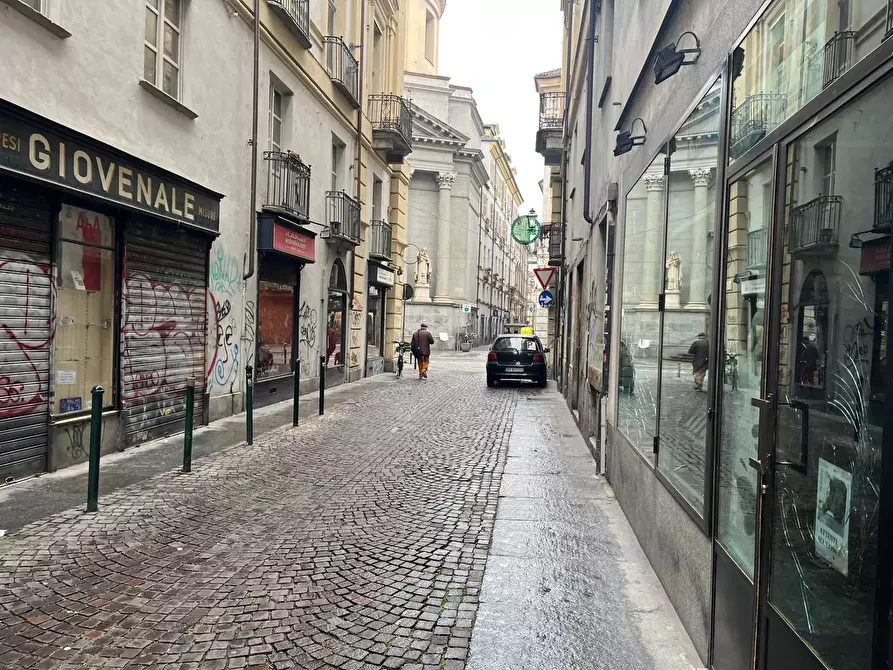 Immagine 21 di Locale commerciale in vendita  in Via Santa Chiara a Torino