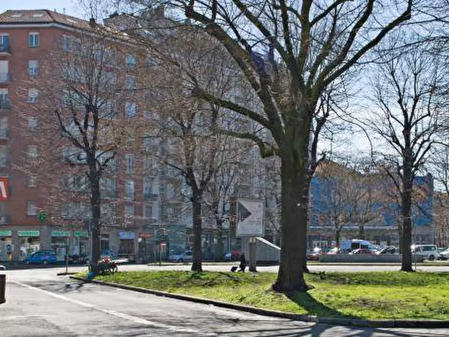 Immagine 10 di Locale commerciale in vendita  a Torino