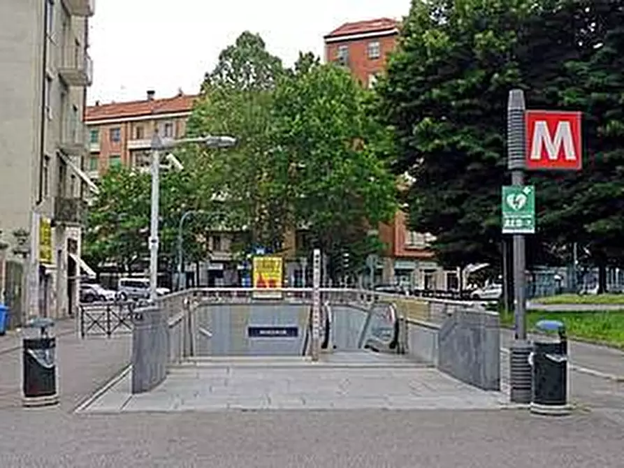 Immagine 20 di Locale commerciale in vendita  a Torino