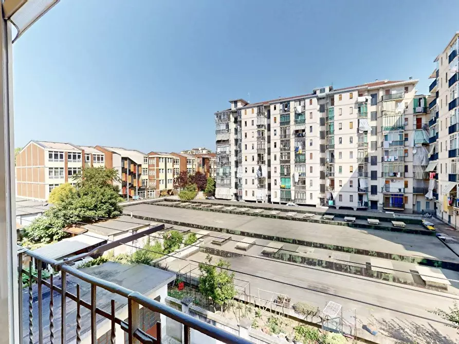 Immagine 2 di Appartamento in vendita  in via carroccio 6 a Torino