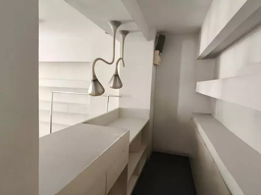 Immagine 6 di Locale commerciale in vendita  in Via San Martino 9 a Moncalieri