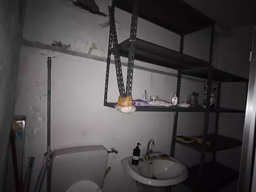 Immagine 19 di Locale commerciale in vendita  in Via San Martino 9 a Moncalieri