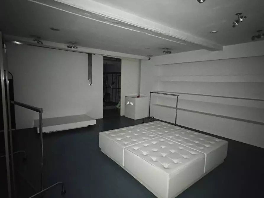 Immagine 32 di Locale commerciale in affitto  in via san martino 9 a Moncalieri