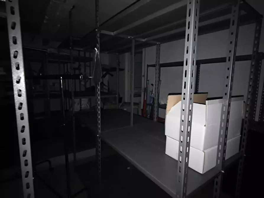 Immagine 36 di Locale commerciale in affitto  in via san martino 9 a Moncalieri