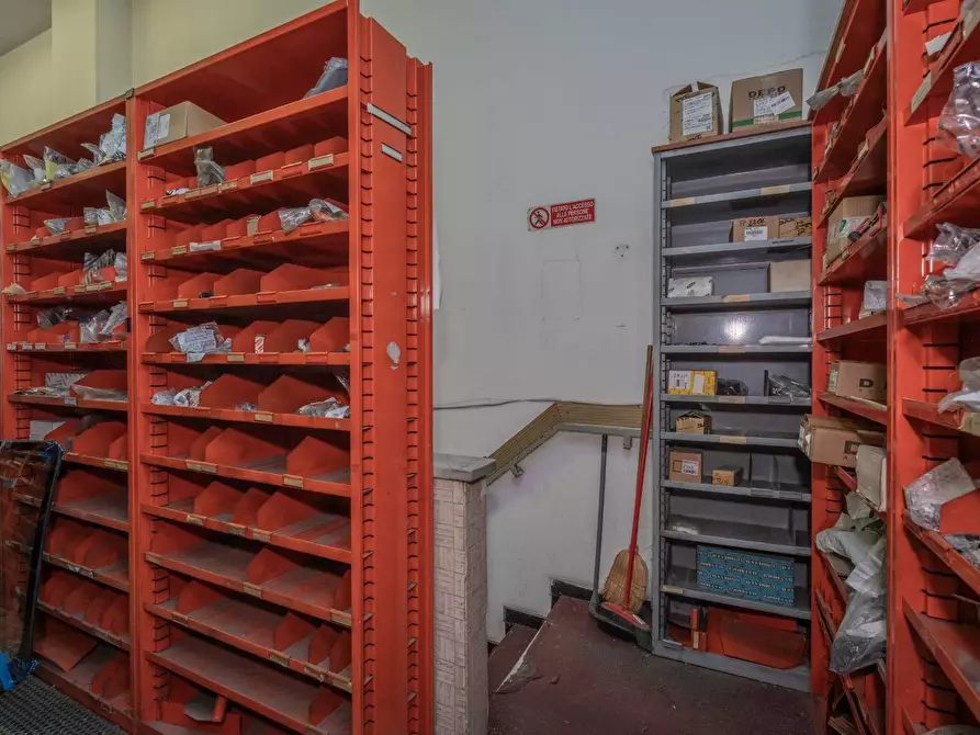 Immagine 5 di Locale commerciale in vendita  in Via Francesco De Sanctis 54 a Torino