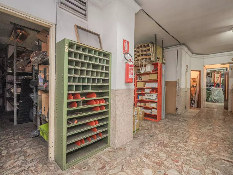 Immagine 6 di Locale commerciale in vendita  in Via Francesco De Sanctis 54 a Torino