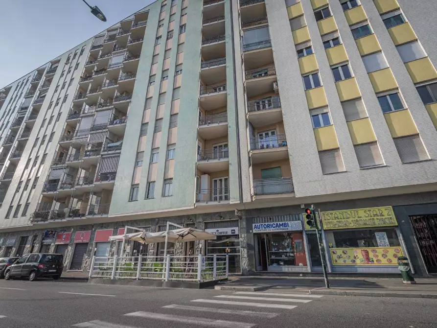 Immagine 1 di Locale commerciale in vendita  in Via Francesco De Sanctis 54 a Torino