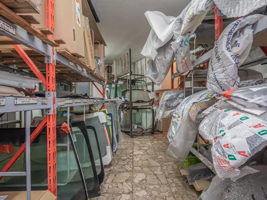 Immagine 15 di Locale commerciale in vendita  in Via Francesco De Sanctis 54 a Torino