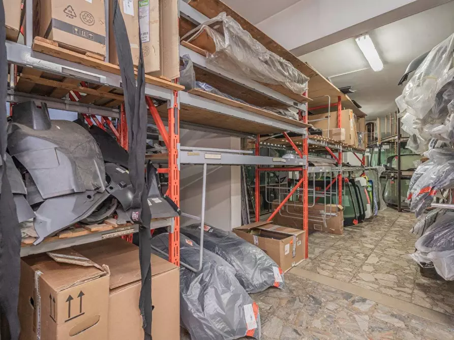 Immagine 17 di Locale commerciale in vendita  in Via Francesco De Sanctis 54 a Torino