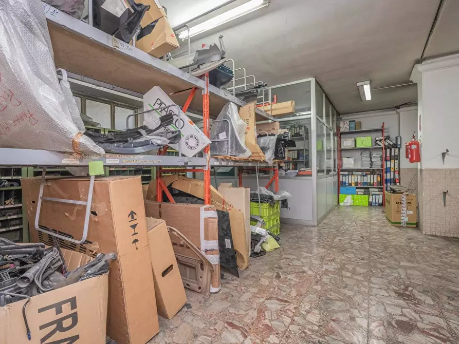 Immagine 19 di Locale commerciale in vendita  in Via Francesco De Sanctis 54 a Torino
