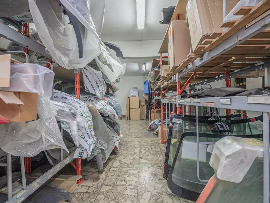 Immagine 20 di Locale commerciale in vendita  in Via Francesco De Sanctis 54 a Torino