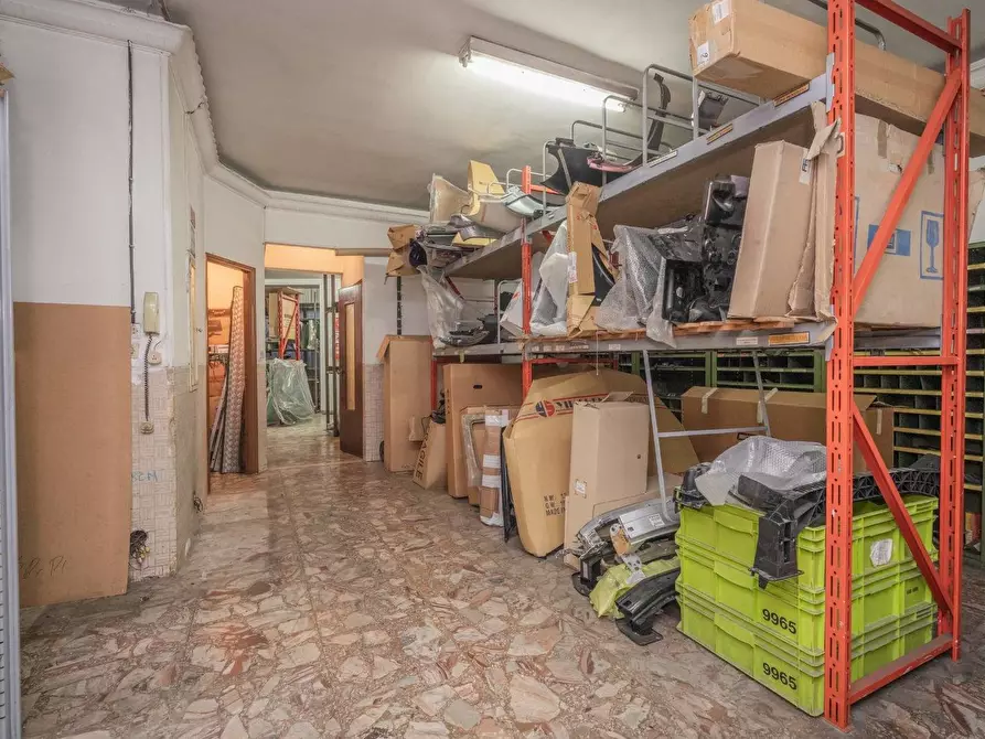 Immagine 23 di Locale commerciale in vendita  in Via Francesco De Sanctis 54 a Torino