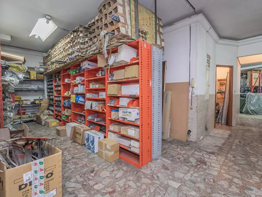 Immagine 25 di Locale commerciale in vendita  in Via Francesco De Sanctis 54 a Torino