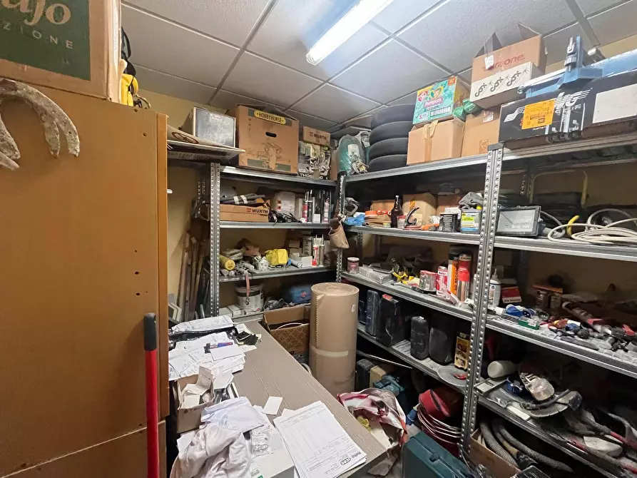 Immagine 9 di Magazzino in vendita  in via fenestrelle 96 a Nichelino