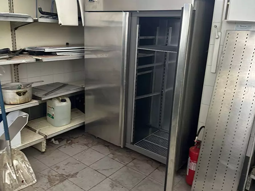 Immagine 7 di Attività commerciale in vendita  in Via Roma 54 a Trofarello