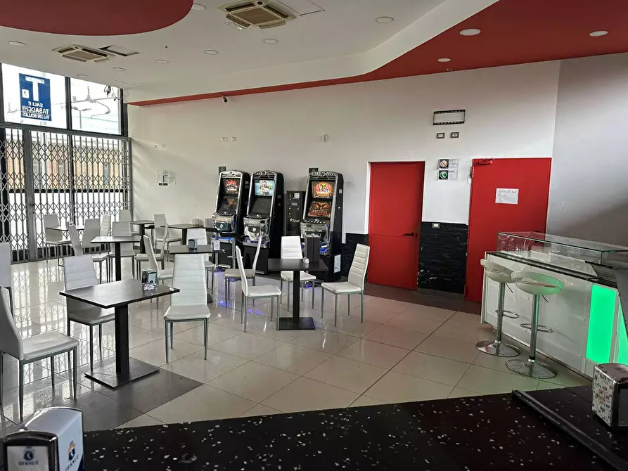 Immagine 1 di Attività commerciale in vendita  in Via Roma 54 a Trofarello