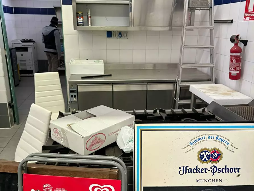 Immagine 8 di Attività commerciale in vendita  in Via Roma 54 a Trofarello