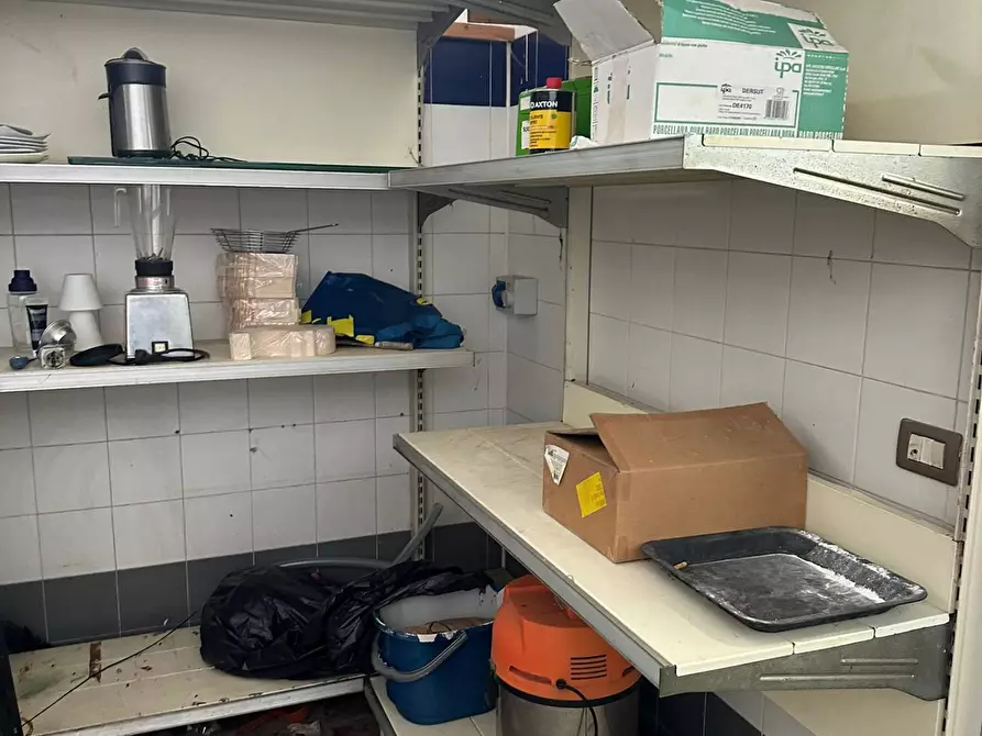 Immagine 12 di Attività commerciale in vendita  in Via Roma 54 a Trofarello