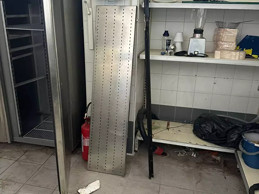 Immagine 13 di Attività commerciale in vendita  in Via Roma 54 a Trofarello