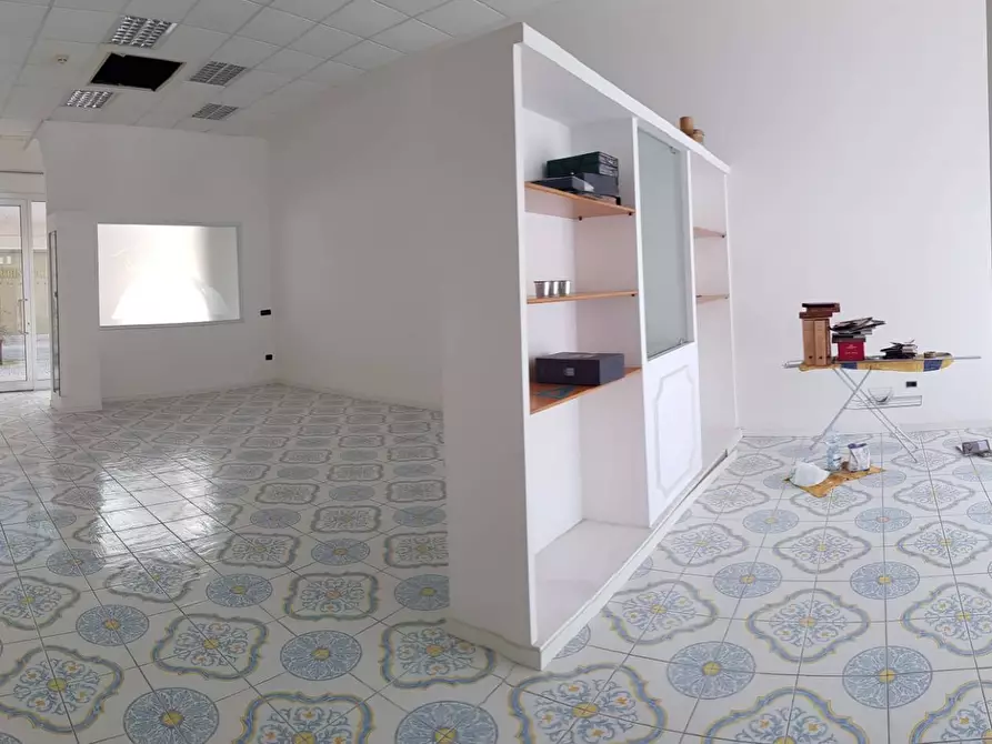 Immagine 4 di Locale commerciale in vendita  in località Pozzo Bianco zona asi 81025 a Marcianise