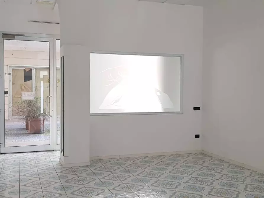 Immagine 7 di Locale commerciale in vendita  in località Pozzo Bianco zona asi 81025 a Marcianise