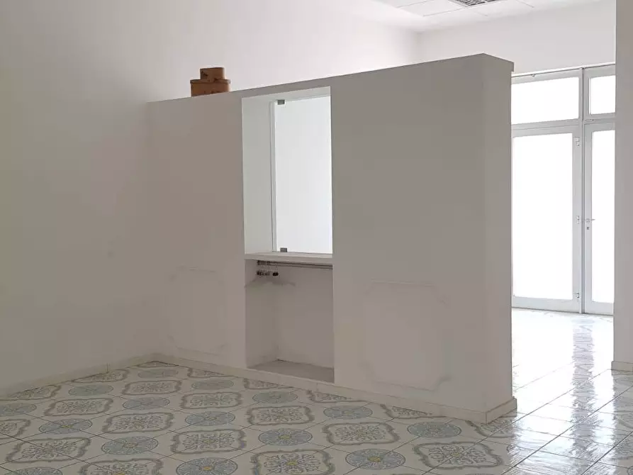 Immagine 8 di Locale commerciale in vendita  in località Pozzo Bianco zona asi 81025 a Marcianise