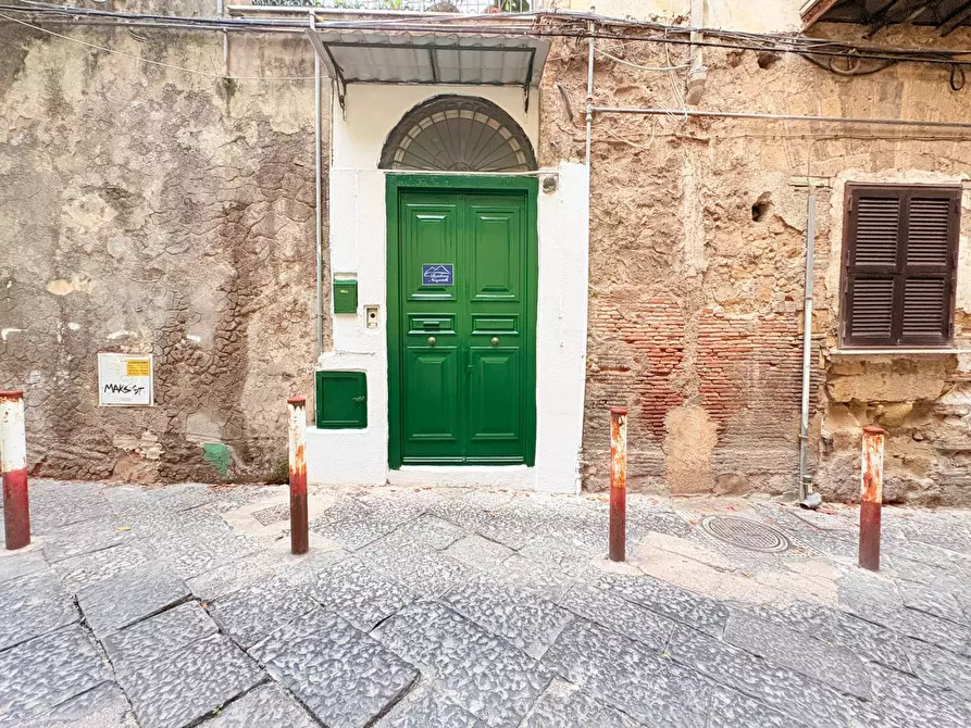 Immagine 2 di Appartamento in vendita  in Via Nunziatella a Napoli
